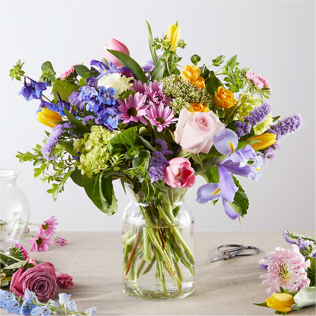 Pastel Tradition - A Florist Original – POTRATZ FLORAL SHOP & GREENHOUSES, Erie PA
