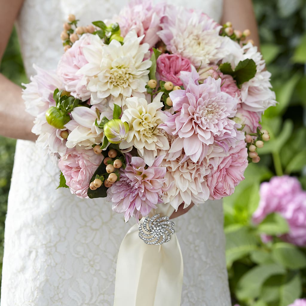 Heart's Promise Bouquet – POTRATZ FLORAL SHOP & GREENHOUSES, Erie PA