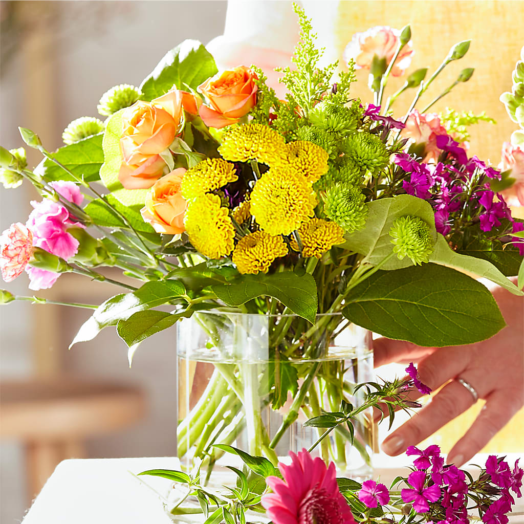 Bold & Bright – A Florist Original – POTRATZ FLORAL SHOP & GREENHOUSES, Erie PA