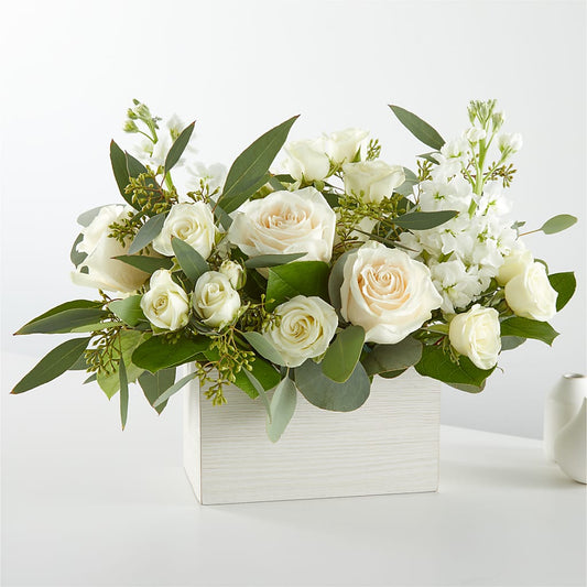 Fresh Linen Box Bouquet – POTRATZ FLORAL SHOP & GREENHOUSES, Erie PA