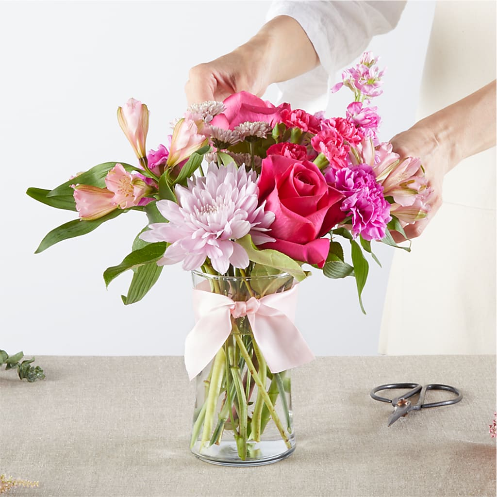 Pink Ribbon - A Florist Original – POTRATZ FLORAL SHOP & GREENHOUSES, Erie PA